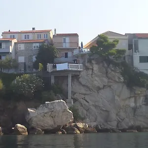 Gevera Split